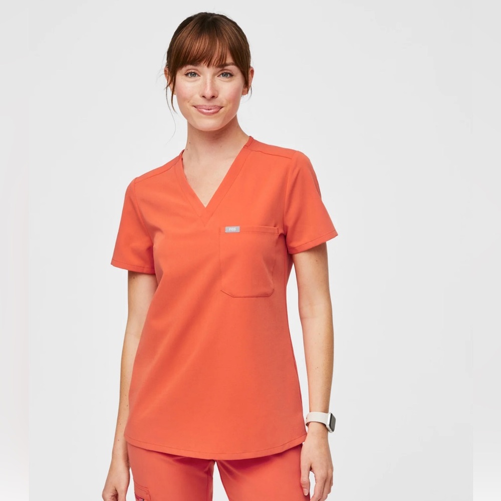 Figs Caterina one pocket scrub top in sunset orange size XS